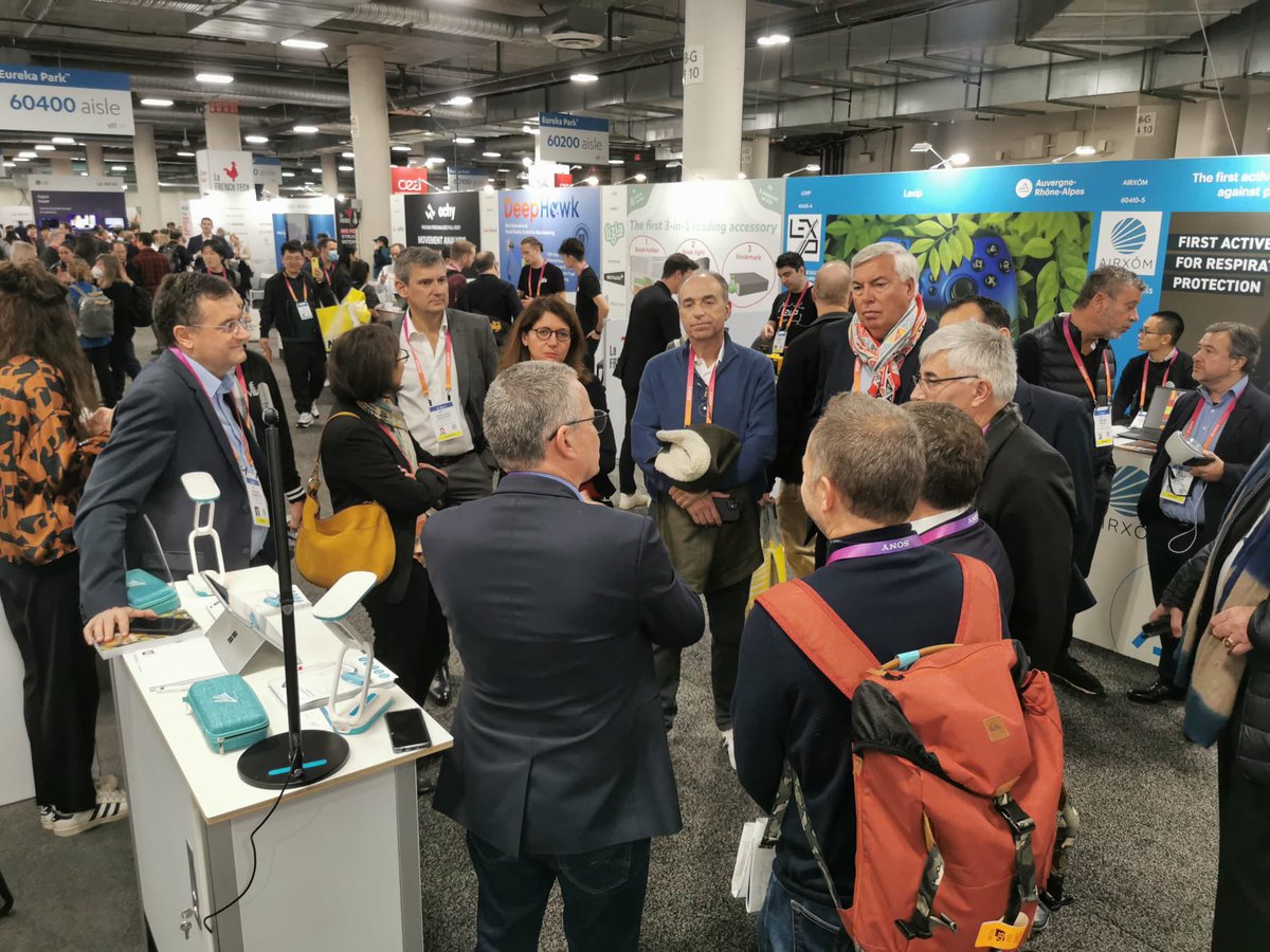 📸 Lili for Life, qui a développé une lampe innovante pour aider les personnes #dyslexiques, a recu la visite au CES de Jean-François Copé et d’Alain Weill.

#ces #ces2023 #dyslexia #dyslexie #innovation #tech