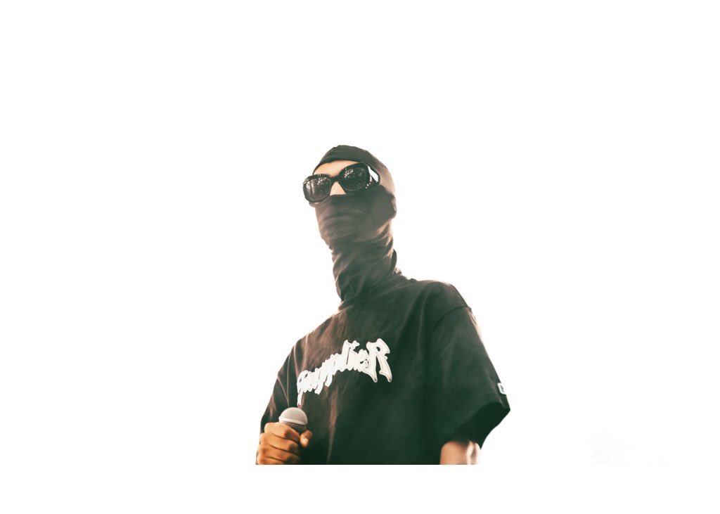 toulstouille's tweet photo. 📸 • @XTRMSLIMKA • @CabaretVert • #slimka https://t.co/sKZkqmdPoN