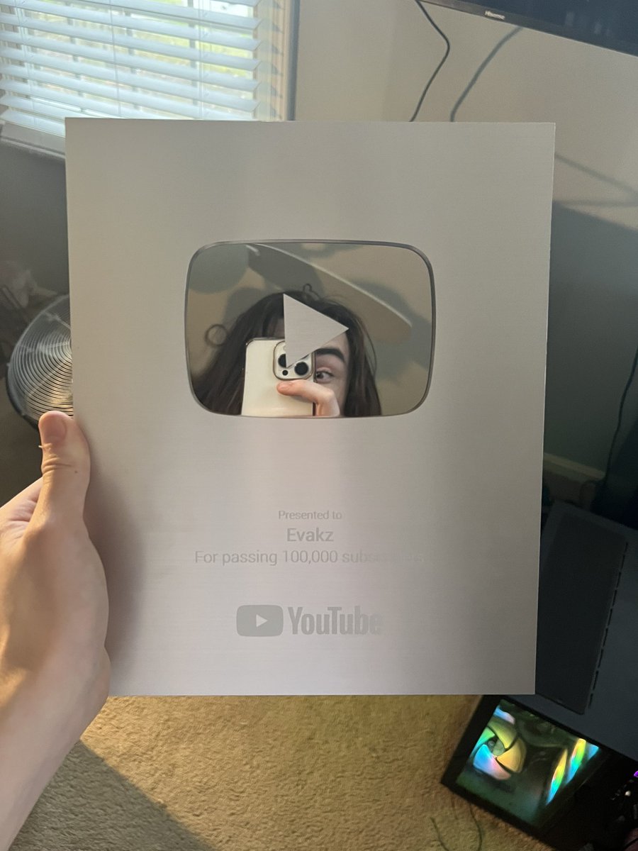 Evakz tweet media