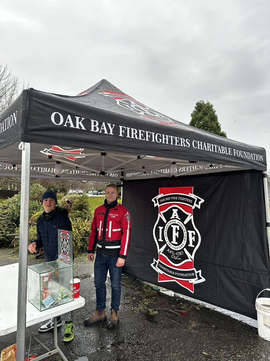 Oak Bay Firefighters will be at Firefighters’ Park today and tomorrow accepting Christmas tree donations from 9-4. Hope to see you there! <a href="/BartlettTreeExp/">BartlettTreeExperts</a> <a href="/VictoriaNews/">Victoria News</a> <a href="/victoriabuzzes/">Victoria Buzz</a> <a href="/TheZone913/">The Zone @ 91-3</a> <a href="/cfax1070/">CFAX 1070 Victoria</a> <a href="/931JACKFM/">93.1 Jack FM</a>