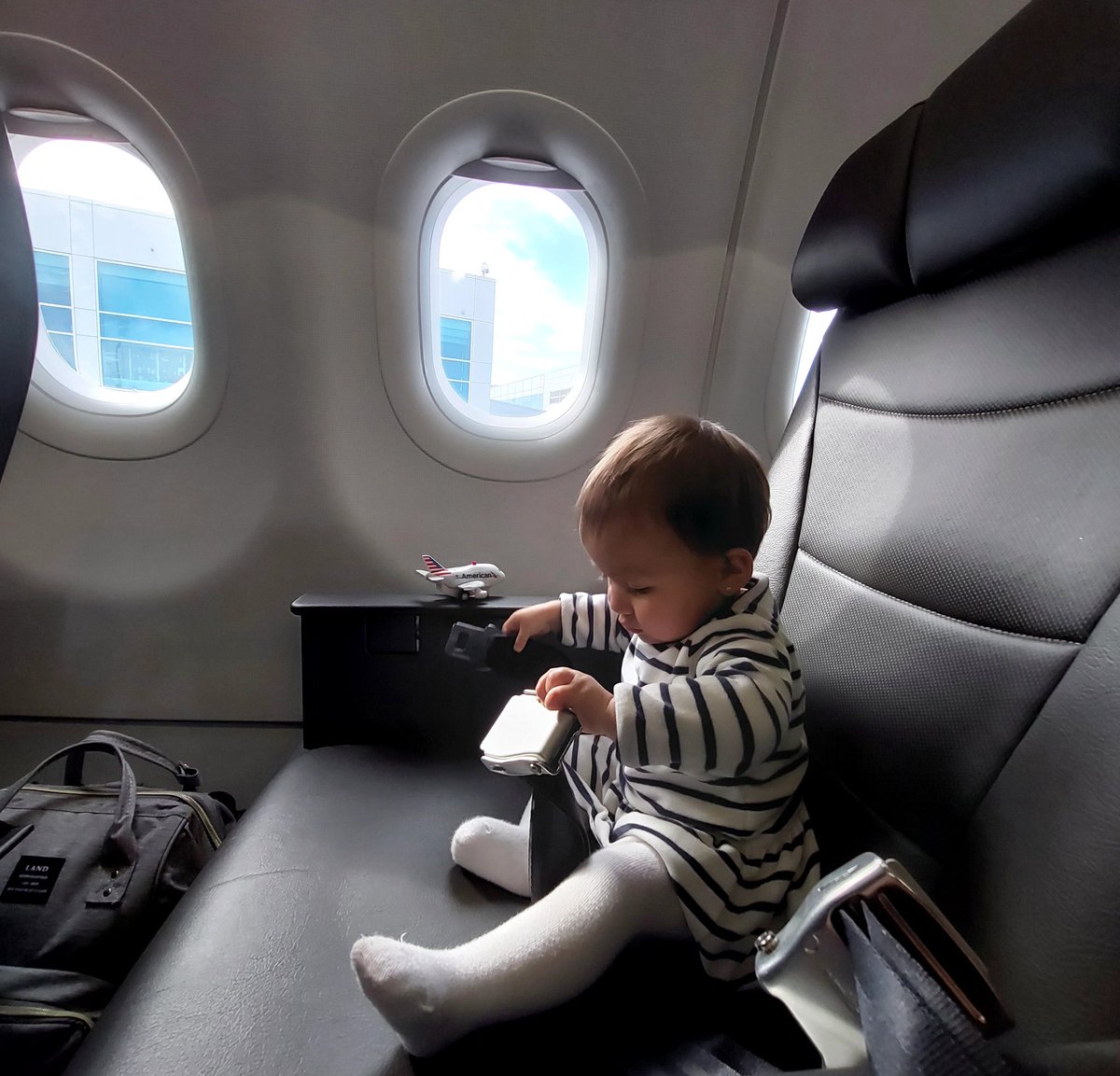 Rolocr's tweet photo. Hello @AmericanAir , we are almost ready for departure! Safety first! https://t.co/PopWkPwgff
