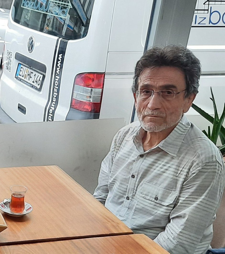 turankislakci's tweet photo. İnna Lillâhi ve İnnâ İleyhi Raciûn Yaşar Kaplan ağabeyi kaybettik… Mekanı cennet olsun… Ortaokul yıllarımda Üsküdar’da çıkardığı “Bu Meydan” dergisinde kendisini ziyaret etmiş ve tanışmıştım… Birçok kitabı onun tavsiyesi ile okumuştum… 🤲🤲 https://t.co/JchutVTDyI