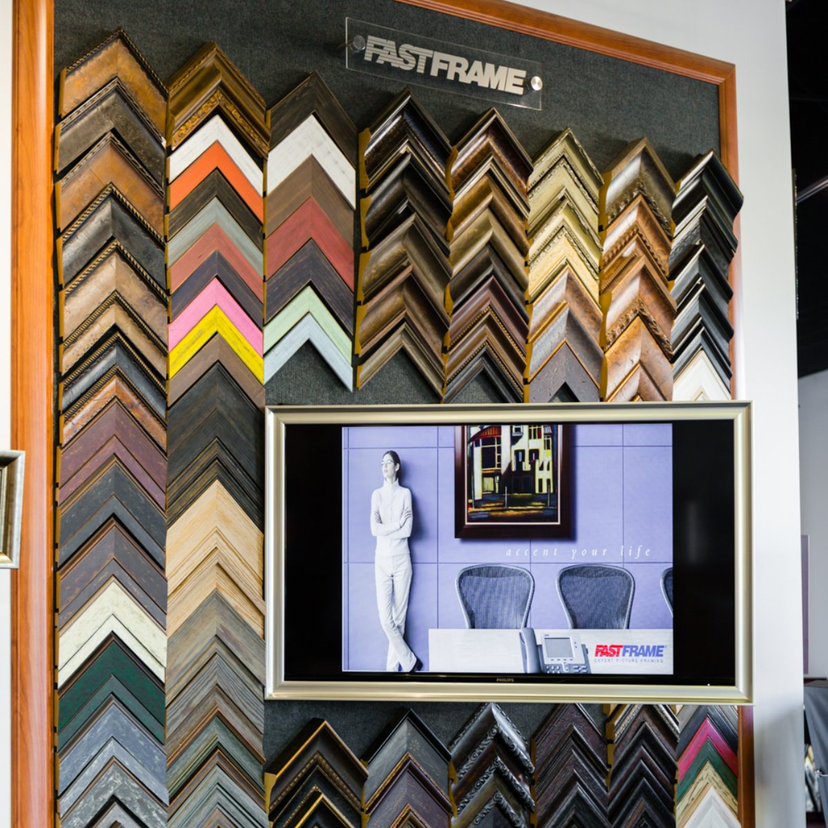 FFrameValencia's tweet image. Extraordinary frames and service alike! When you're decorating your business or home, why settle for anything less?  #FastFrame #ExpertPictureFraming #CommercialServices #ValenciaFraming #CustomFrames #CustomFrame
