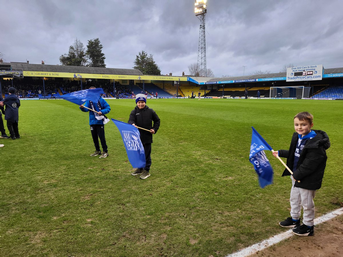It was a windy day today but our <a href="/SUFCRootsHall/">Southend United FC</a> <a href="/shrimperstrust/">Shrimpers Trust</a> flag bearers did really well!