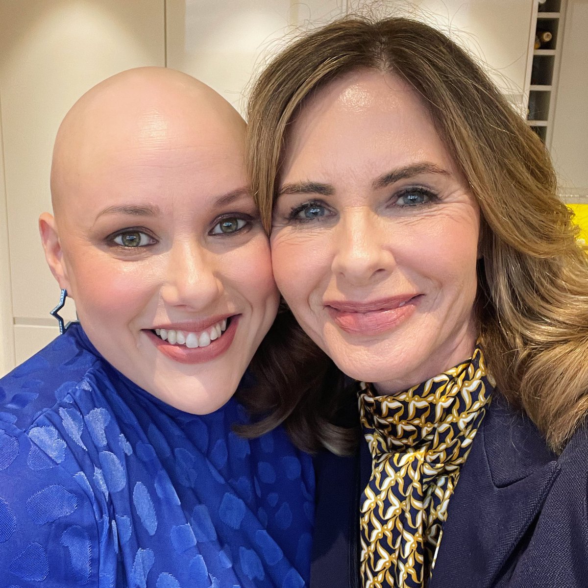 LauraMathias14's tweet photo. What. A. Queen.
@trinnylondon #TakeoverShow #Alopecia #Hairloss #BaldisBeautiful https://t.co/ZP5zs0Hpgu