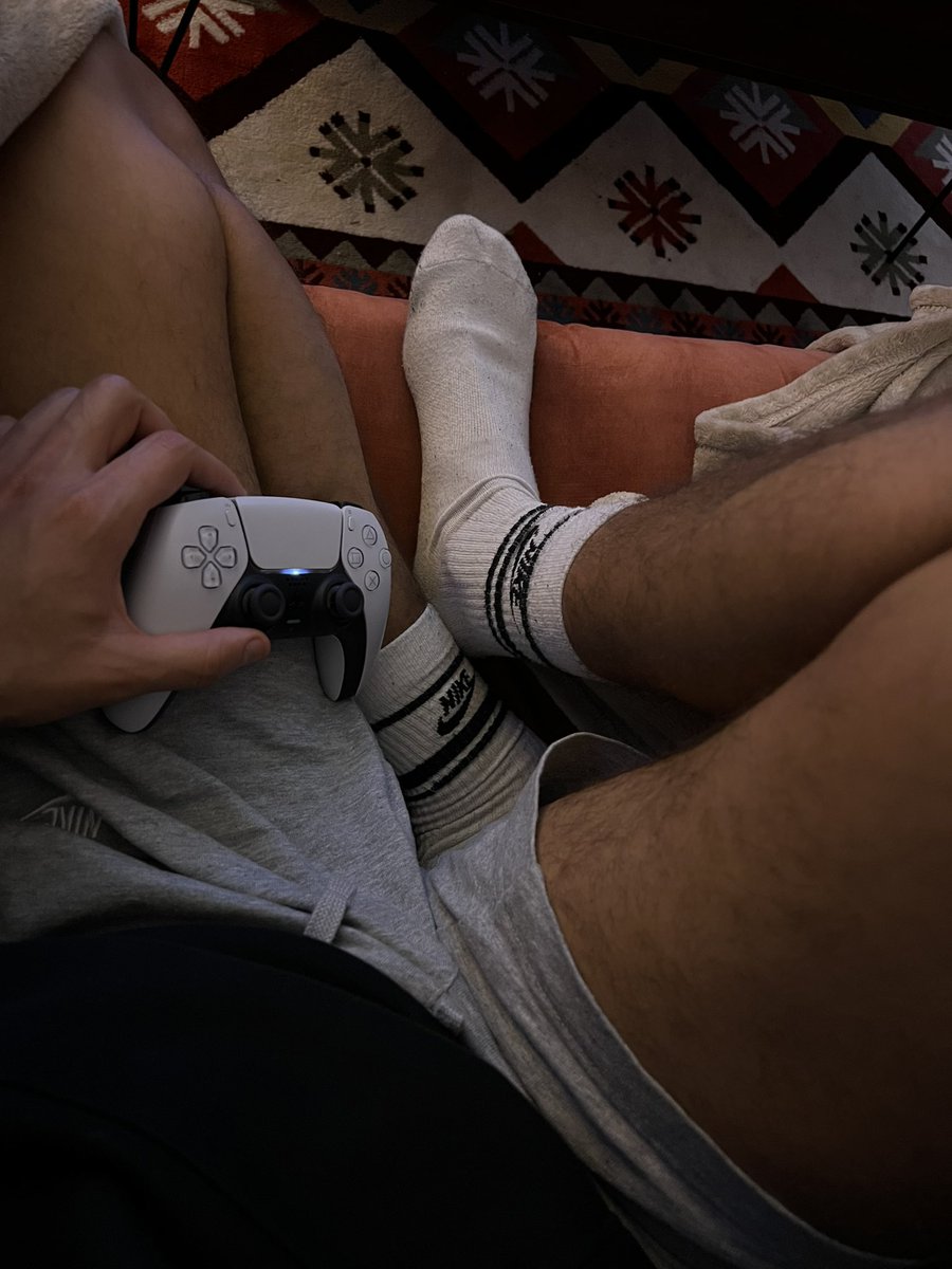 Time to play 🎮

#ps5 #socks #malesocks #kiffeur #kiffeurgay #nikesocks #gaysocks #malefeet #malefoot #gayfoot #gayfeet