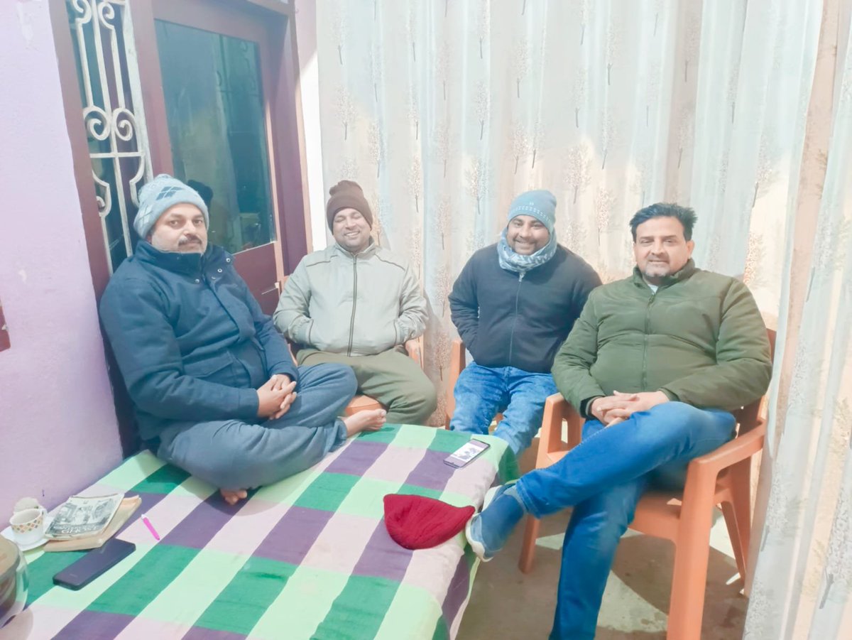 mahmood_sabih's tweet photo. In #Darbhanga with old #aligarhmuslimuniversity friends
#Mintocircle seniors and friends.
#Iqbal
#Mahtab
#faisal https://t.co/a0MXGUpOrp