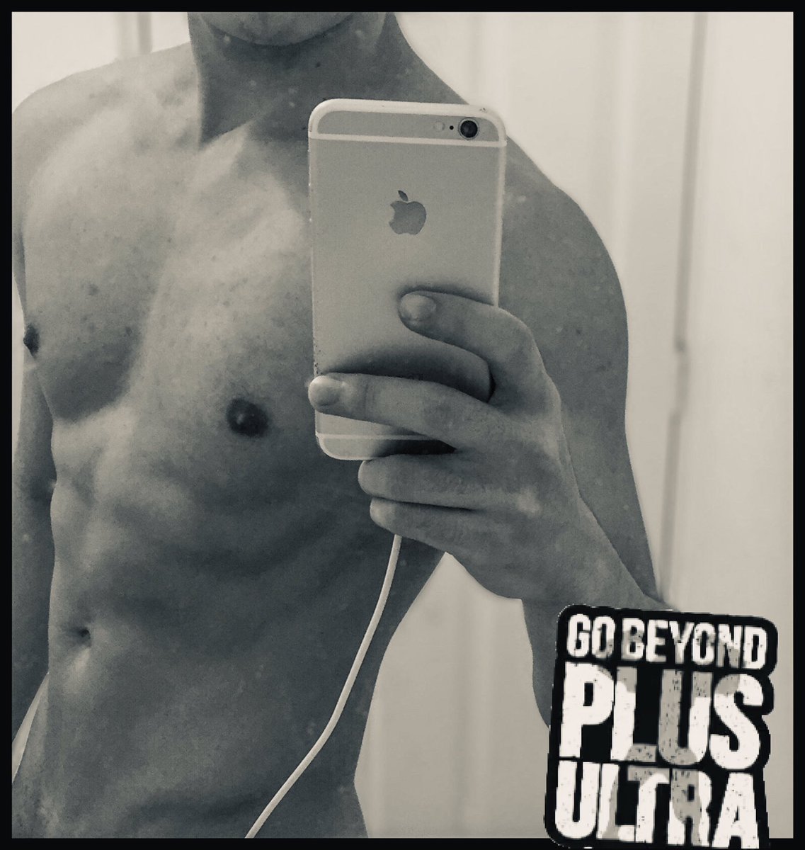 Axel_Lenfent's tweet photo. Dicen que si subes foto el ejercicio vale X2 😆, así que... #PlusUltra 💪🏻
.
.
.
#workouts #TapOutXT #ParaBajarLaRosca #xD https://t.co/eY986pABCQ