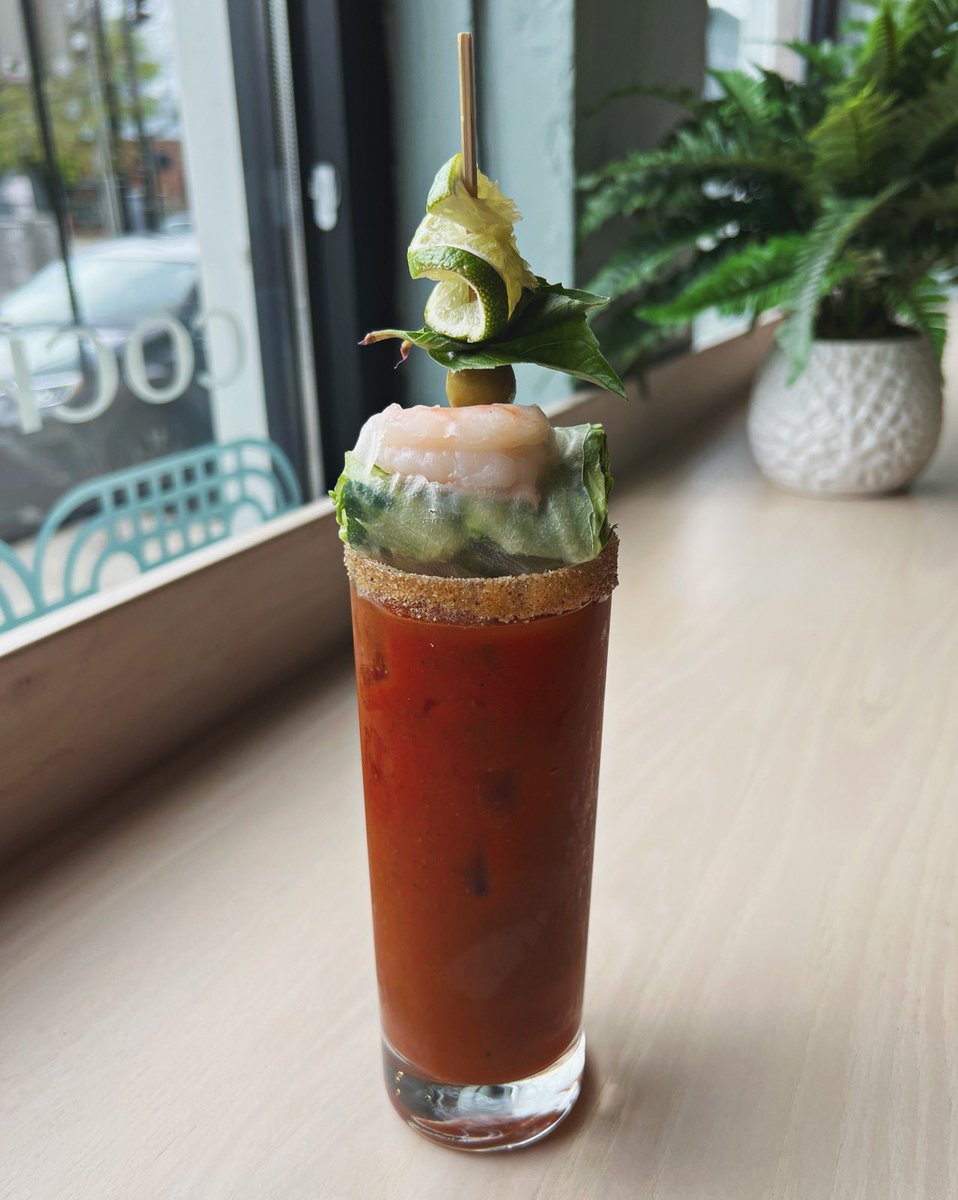 pholangthang's tweet image. A Bloody Mary with sriracha Bloody Mary mix, olive, lime, Thai basil, shrimp salt rim, &amp;amp; a mini gỏi cuốn garnish? Yes, please. #pholangthang #dothelangthang #bloodymary #weekend