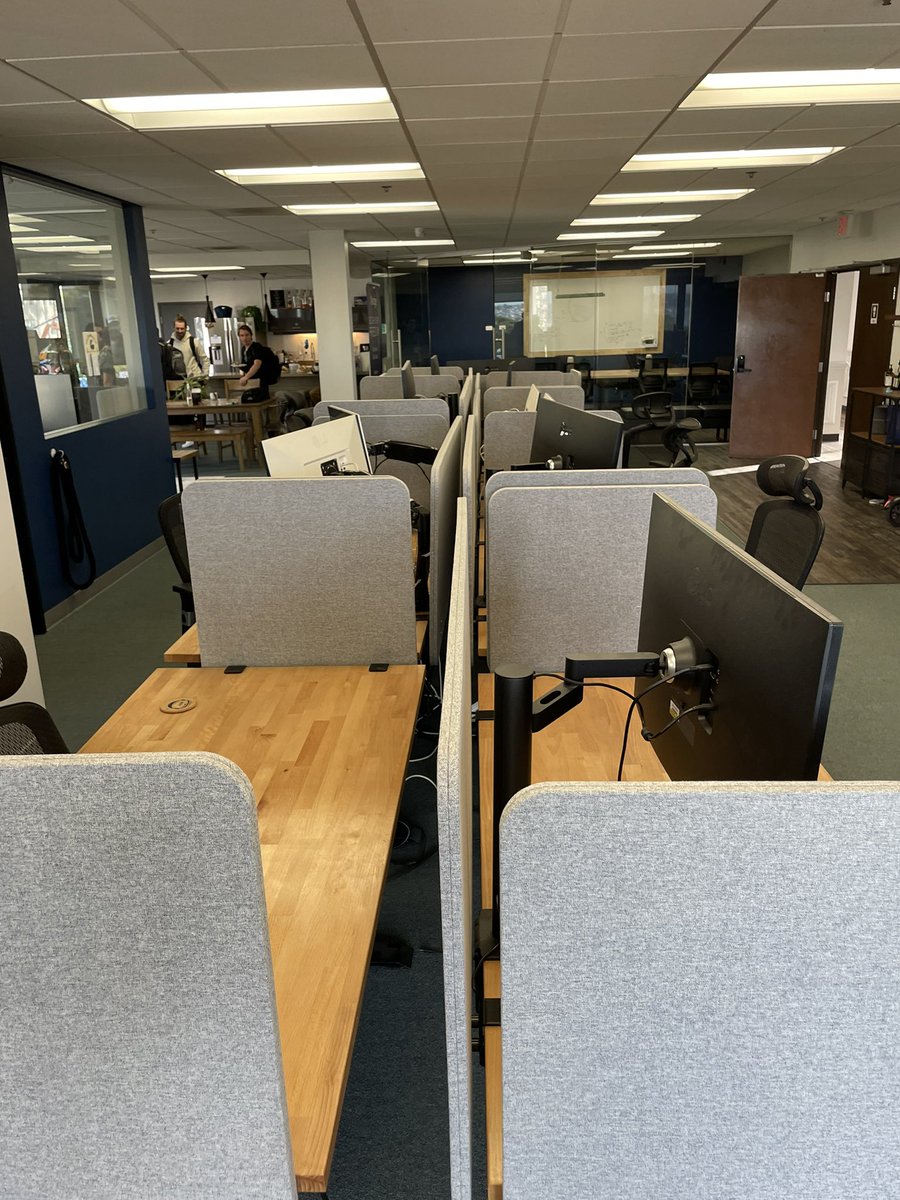 we’ve got views, desks, and monitors 🤗🌊🌴

<a href="/ETHSanDiego/">Ethereum San Diego</a> x <a href="/AlchemyLearn/">Alchemy University</a> Bootcamp Day 1 🚀

h/t <a href="/EdgeWallet/">Edge</a>