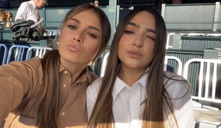 araxcache's tweet image. CACHERS! hoy los votos son al DOBLE, tenemos muy poca ventaja así que si salió esto en su tl, den rt y comenten 5 veces con:

#Socialiteen | Calle y Poché | Influencer Latina del Año