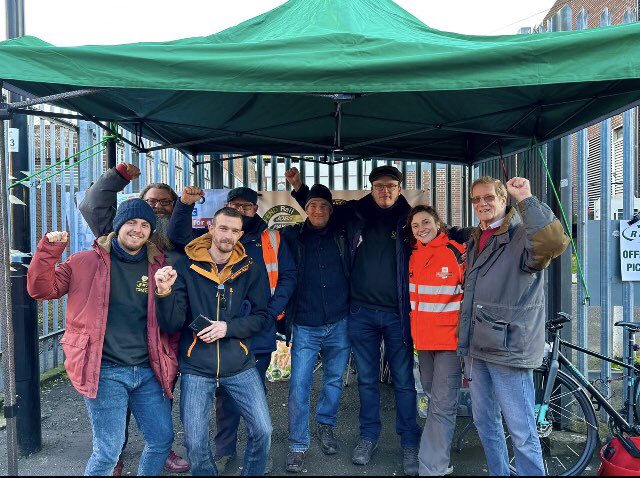 orgreavejustice's tweet photo. Another heartwarming day of #Solidarity with @RMTunion #picket #Sheffield #RailStrikes for all of us #SupportRailWorkers striking for #Safety #ProtectServices #JobsPayConditions https://t.co/B0drfOVhPh
