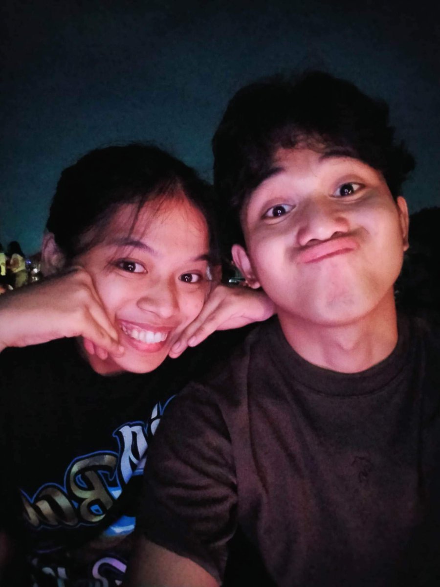 eriieeee's tweet photo. Apat na, late. https://t.co/HxZXFrOhKA