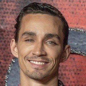 Happy Birthday Robert Sheehan 