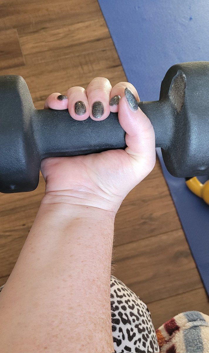 Chrissywissywo1's tweet image. Early Saturday morning session with my trainer..done. Feels great to be getting stronger! 🏋‍♀️#virtualworkout #goodlifefitness #FitnessMotivation