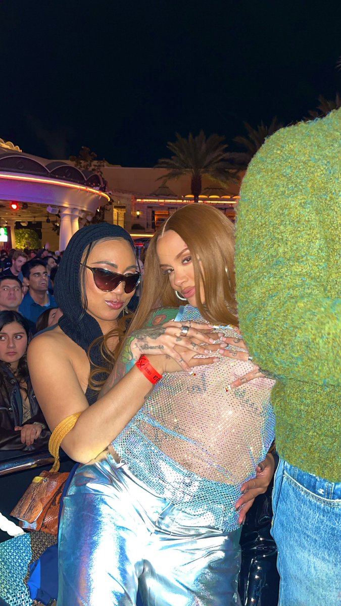 bbnoodz's tweet photo. I need kehlani to make a tech house song https://t.co/JI05Qj9K1R