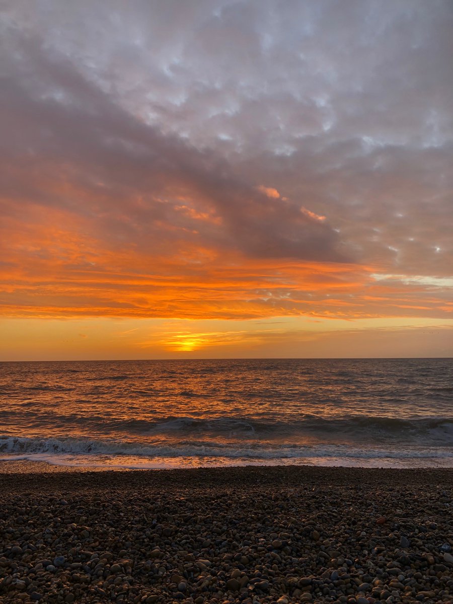 WobblyWick's tweet photo. #sunset #walberswick #suffolksecrets #wobblywick #seasidecottages ๐๐
โ๏ธ https://t.co/CCo8O2rKjF