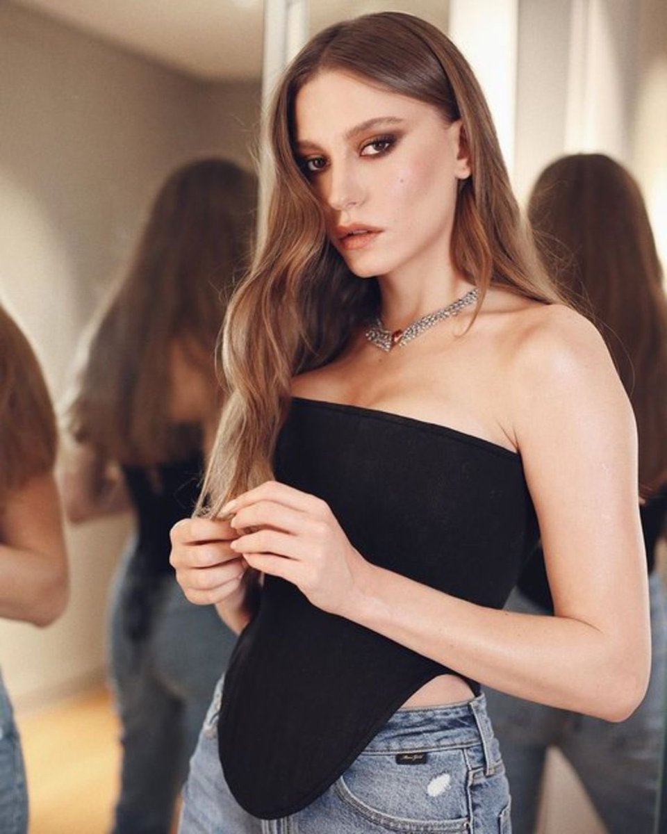Serenay Sarıkaya, 2023’te 3 farklı proje ile seyirci karşısına çıkmaya hazırlanıyor. 

⏳ Şahmaran 
⏳ Alice Müzikali 
⏳ Aile