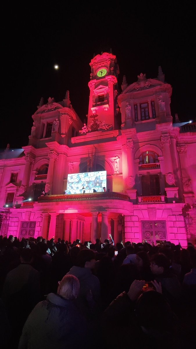 Eldelasbrasas's tweet image. #CampanadesVLC sacada con mi @OPPOEspana #OppofindX3Pro #ShotonOPPO  

Que harías por tu #OppoGratis ? Nunca nos respondieron!!!