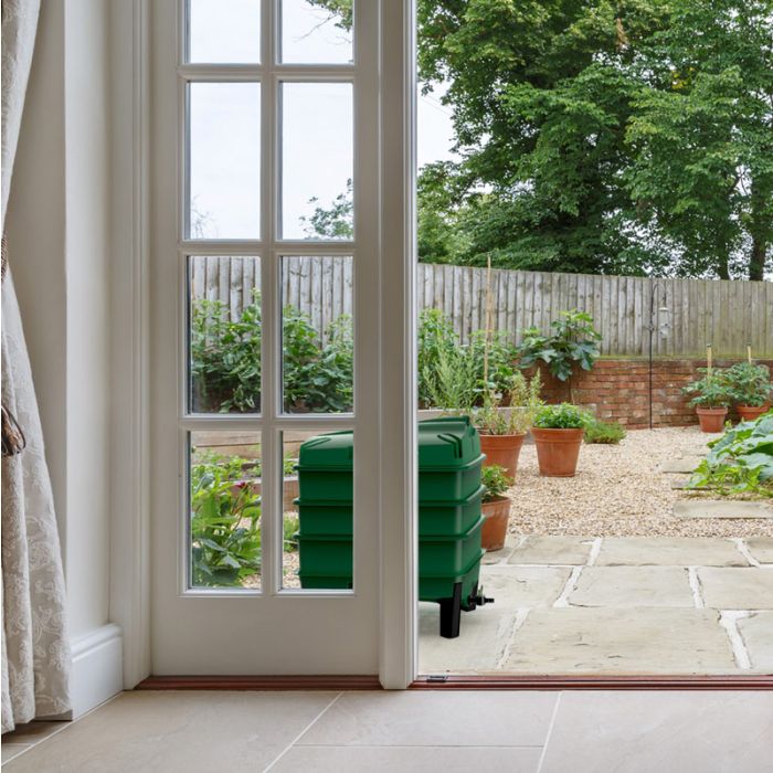 rwatersolutions's tweet image. Put your kitchen scraps to good use with this amazing #3TrayGreenWormery! It's the ultimate way to reduce waste and make something nutritious for your plants.🌱 #wormery #vermicompost #worms #vermicomposting #compost #growyourown #wormcastings #composting 
rainwatersolutions.co.uk/the-green-worm…