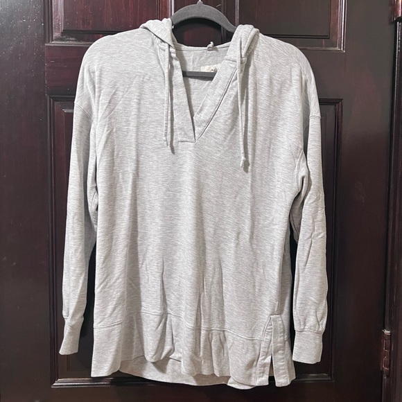 Megan3142's tweet photo. So good I had to share! Check out all the items I'm loving on @Poshmarkapp from @erin_firestine #poshmark #fashion #style #shopmycloset #lougrey: https://t.co/dMeIwjeFDH https://t.co/uVgHnH2Ri7