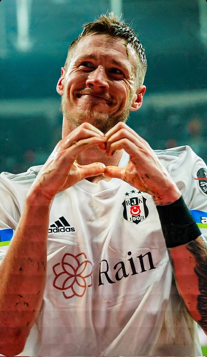 kubra_bjk1993's tweet photo. Gitme burdan sen olmadan ben asla yaşayamam... #whegorst https://t.co/2dQqUunf0P