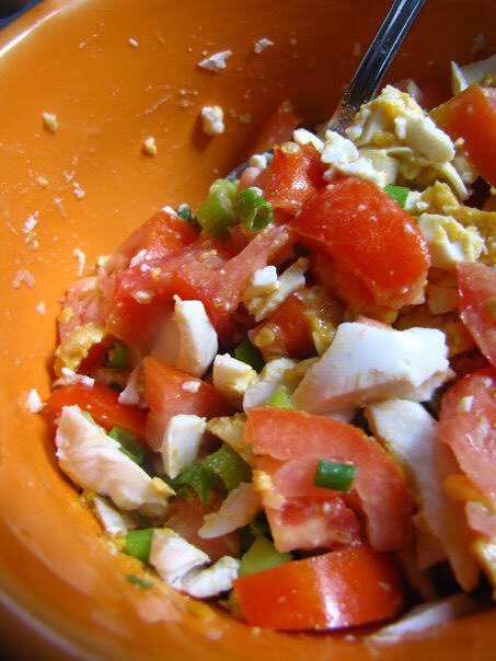 foooodtales's tweet photo. Itlog na maalat at kamatis #SaltedEgg #Tomatoes #Philippines #FilipinoFood https://t.co/zPOJBQAmHj