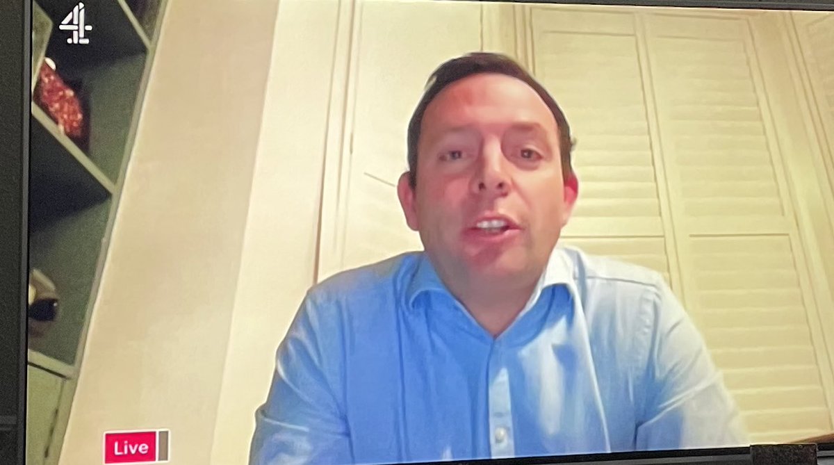 LouiseRawAuthor's tweet photo. ‘If planes kept crashing every week killing 500 people each time, we would be taking emergency action. That’s the estimated deaths from A and E delays.
This has been 10 years in the making with NHS underfunding’ 
Professor Rob Galloway on Channel 4 News https://t.co/YpMkaUw25G