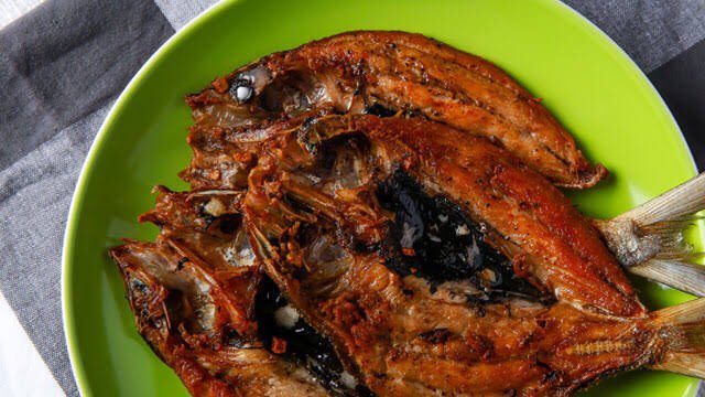 foooodtales's tweet photo. Tinapa at Daing na Bangus #Tinapa #Daing #Philippines #FilipinoFood https://t.co/lgY99TLczJ