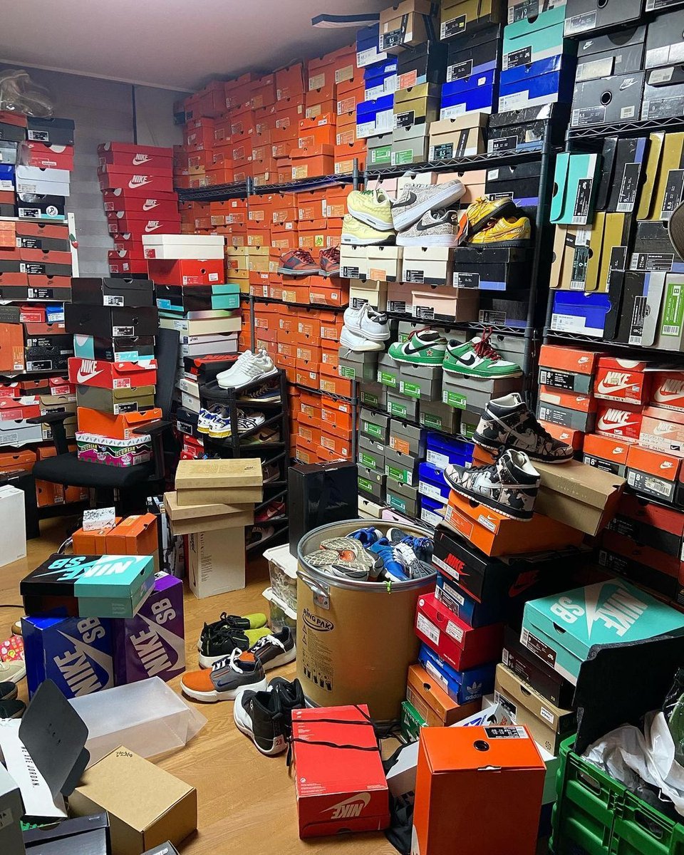 snkrfrkrmag's tweet photo. Don't forget to tidy up your collection this year 🧹⁠
📸: go_____hard (IG) https://t.co/7F8rt6I7nf