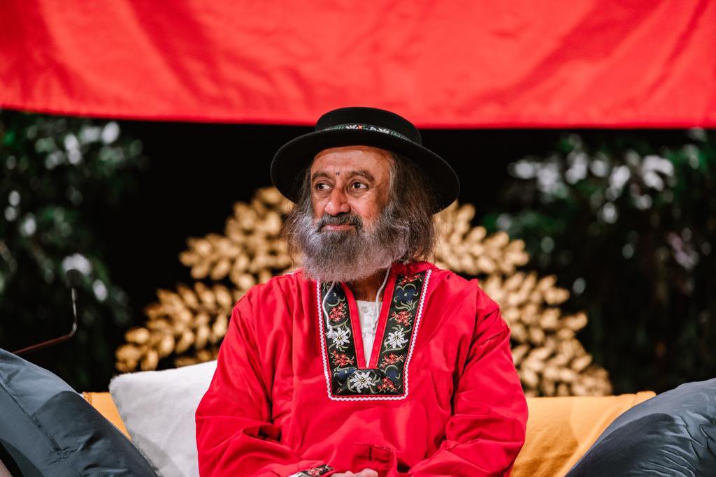 Gurudev's tweet photo. The event was attended by thousands of sincere seekers from across Europe and the globe. https://t.co/kAzDEsMV9n