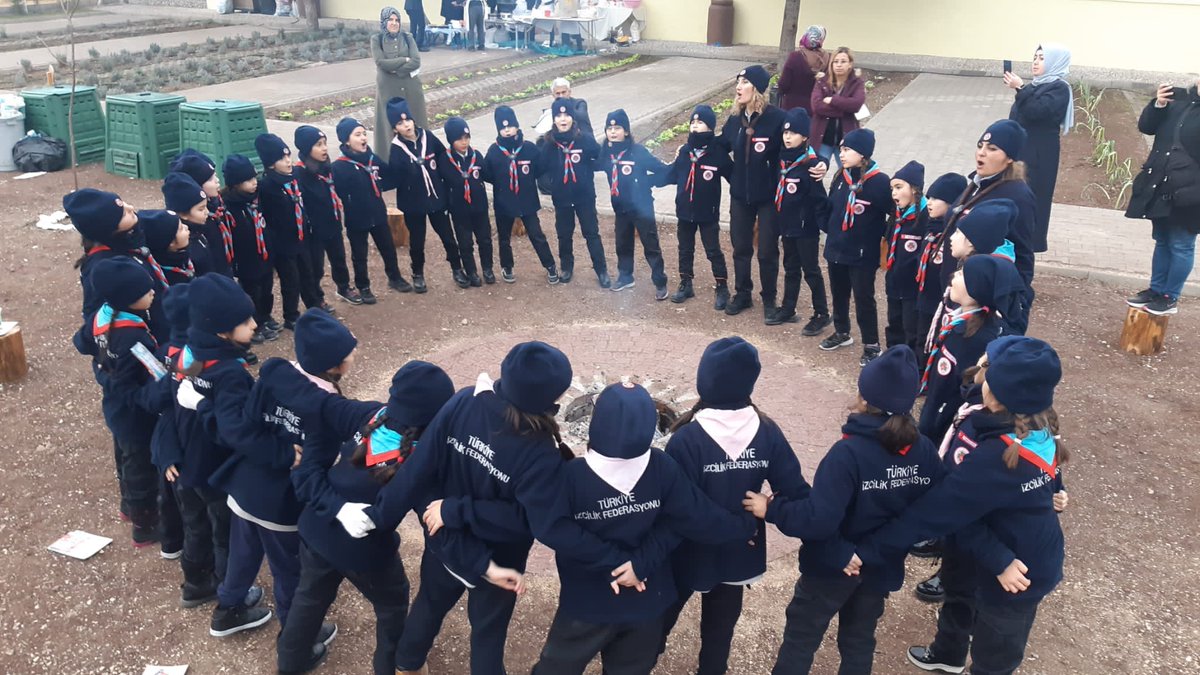 🇹🇷 T.C. Milli Eğitim Bakanımız Sayın Mahmut Özer, Eskişehir Sultandere Köy Yaşam Merkezi'mizin açılış töreninde minik izcilerimiz ile buluştu.🌼

<a href="/tcmeb/">Millî Eğitim Bakanlığı</a> <a href="/EskisehirMem/">Eskişehir İl Milli Eğitim Müdürlüğü</a> <a href="/odunpazarimem/">odunpazarımem</a> <a href="/pervin_tore/">Pervin TÖRE</a> <a href="/izcifederasyonu/">Türkiye İzcilik Federasyonu</a>