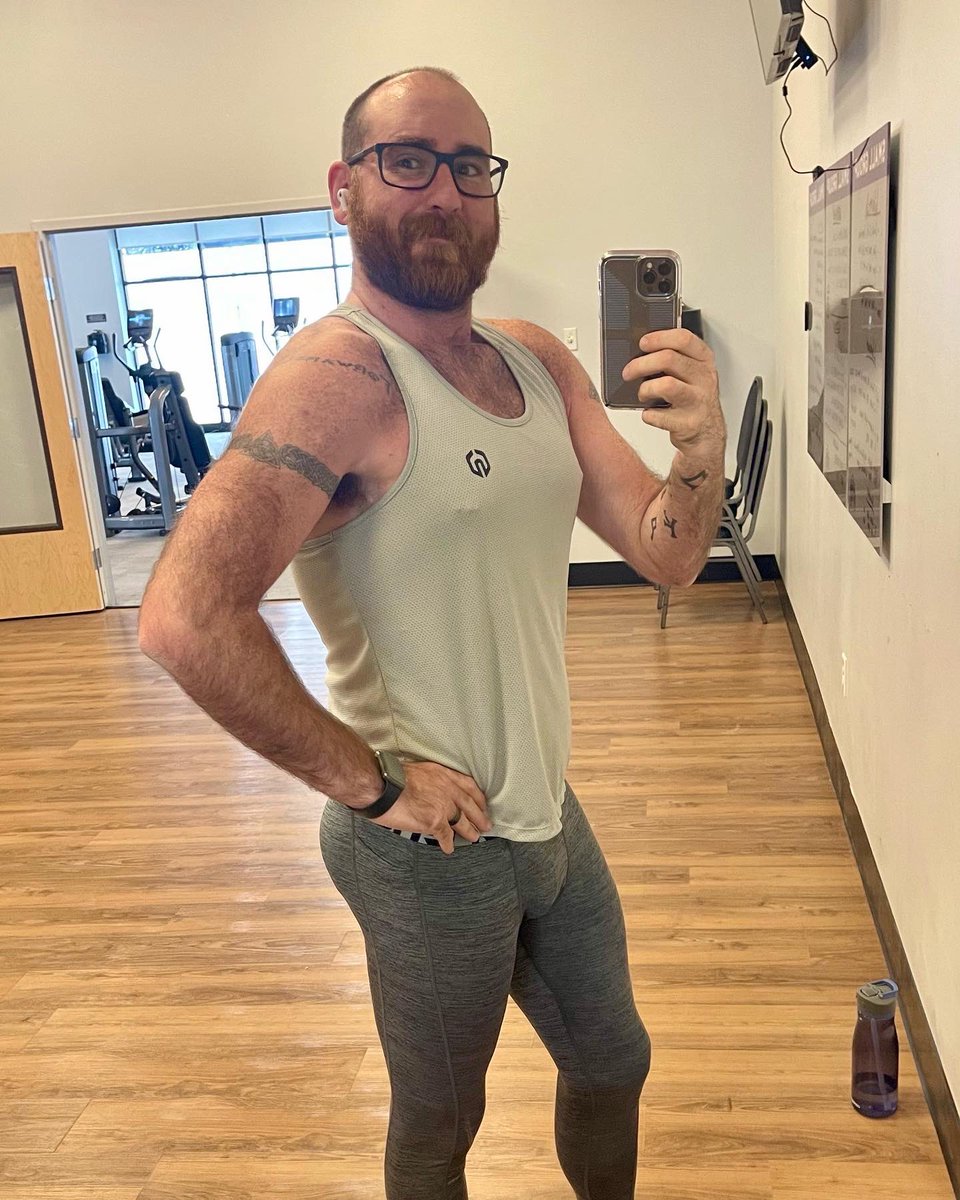 gingerbeardCO's tweet photo. @Bricklayer1001 Reds a damn sexy color on you https://t.co/50qQ89Yzjk