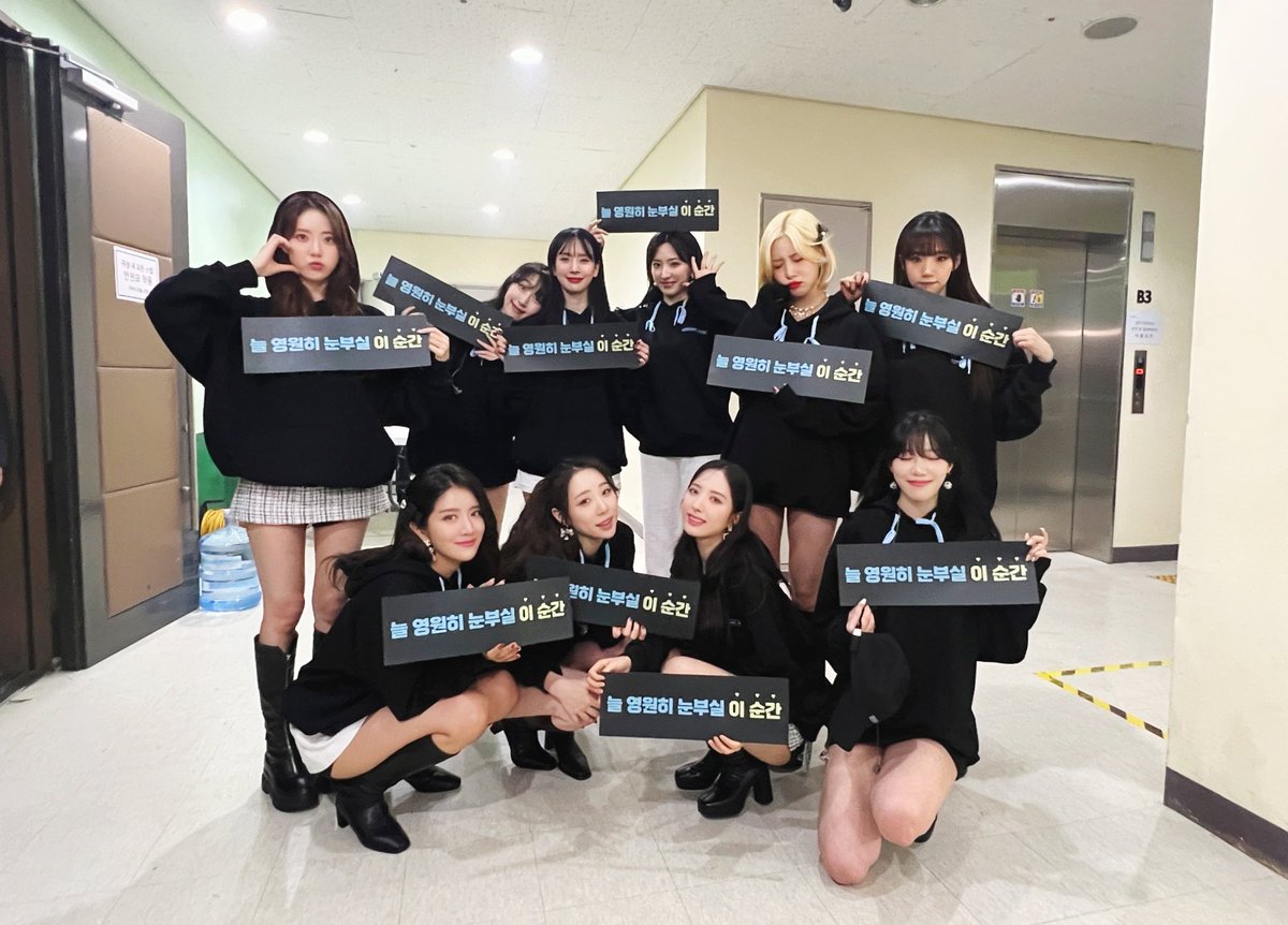 dayoungi's tweet photo. In a bunch of people, I can still spot UJUNGs! We opened the year of 2023 with our fancon, 𝘊𝘰𝘥𝘦 𝘕𝘢𝘮𝘦 : 𝘜𝘑𝘜𝘕𝘎. Wrapping up the first day of it, we're super happy to see you up-close. Can't wait to spend it again with you tomorrow. See you soon! 💓 https://t.co/s6mm9p8atc
