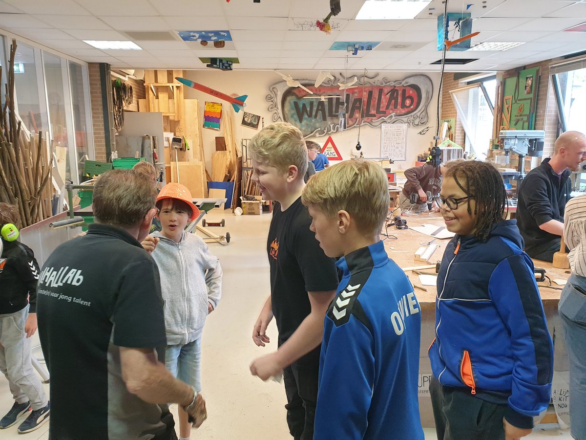 Minister <a href="/RHDijkgraaf/">Robbert Dijkgraaf</a> breekt een lans voor meer #techniek #onderwijs op het MBO. 

Maar waarom daarop wachten? En waarom niet veel jonger?

Dat kan bij ons. O.a. met <a href="/Schoolsparen1/">Schoolsparen</a> waarmee kinderen 10 scholen verduurzaamden!! <a href="/volkskrant/">de Volkskrant</a>

Cc <a href="/miserus/">Mark Misérus</a>