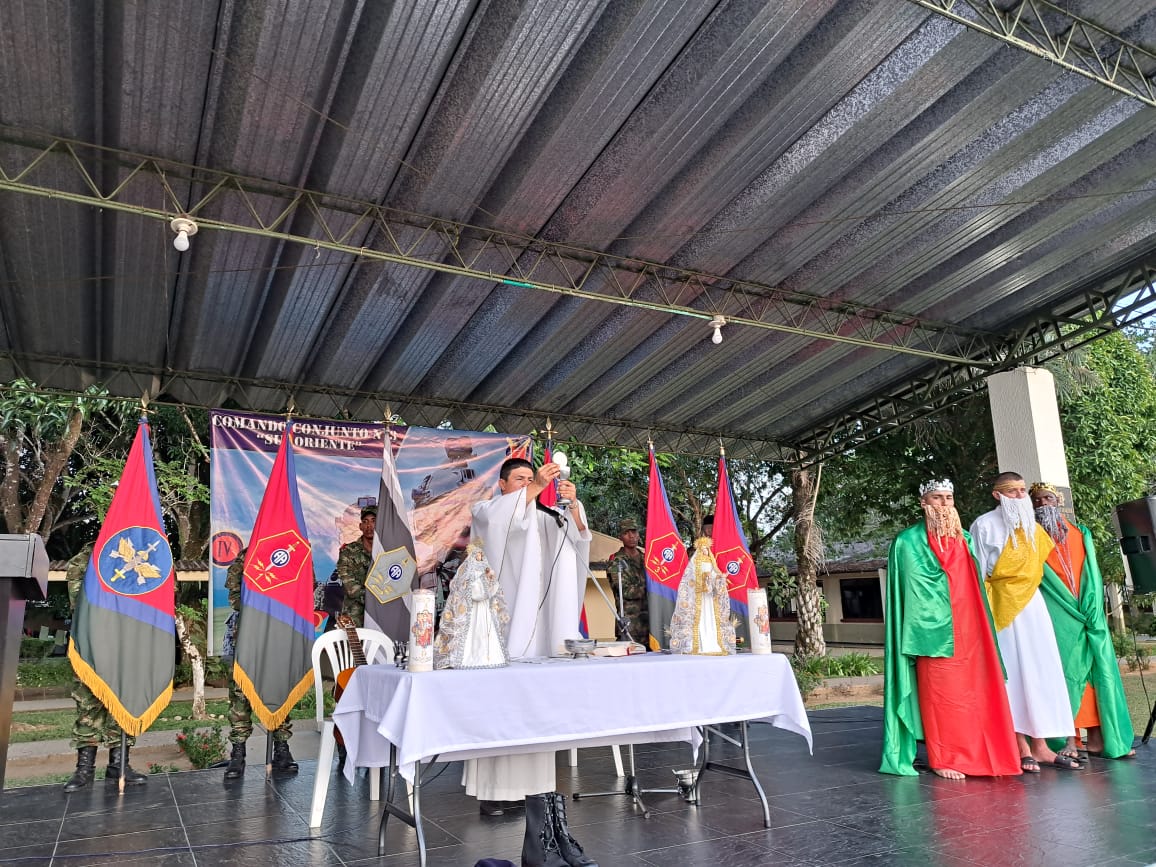CCON3_FFMM's tweet photo. El #CCON3 y #BRCNA1 en el Fuerte Militar de Larandia #Caquetá celebraron la fiesta de los #ReyesMagos, este 6 de enero de 2023,  con una eucaristía campal que resaltó los valores de nuestros soldados y sus familias.

#PatriaHonorLealtad #PorNuestrosSoldados https://t.co/HAqkhhRFq0