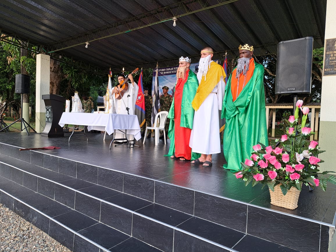CCON3_FFMM's tweet photo. El #CCON3 y #BRCNA1 en el Fuerte Militar de Larandia #Caquetá celebraron la fiesta de los #ReyesMagos, este 6 de enero de 2023,  con una eucaristía campal que resaltó los valores de nuestros soldados y sus familias.

#PatriaHonorLealtad #PorNuestrosSoldados https://t.co/HAqkhhRFq0
