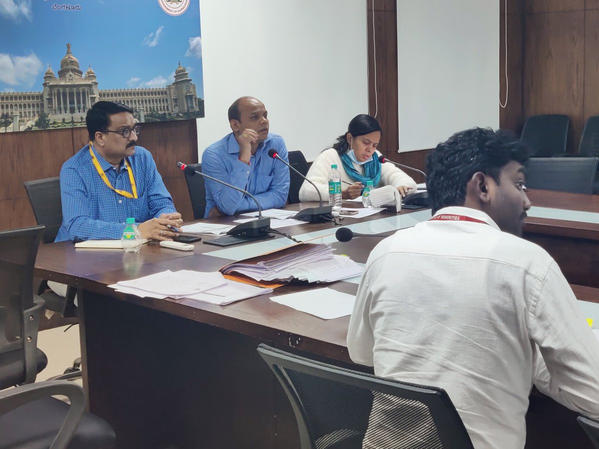 RaghavendraT198's tweet photo. We held a meeting of all district officers and reviewed  the progress of various schemes under @domgok
@sabeer_mulla @Pundaleekmech @AmitBidariR https://t.co/ItKzhjoBXa