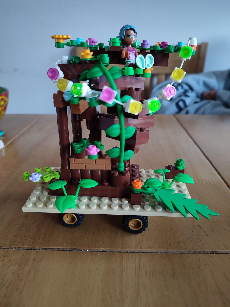 CreationsWonkey's tweet photo. #buildlikeamaster my daughter's jungle car! https://t.co/hjLLR5J0rv