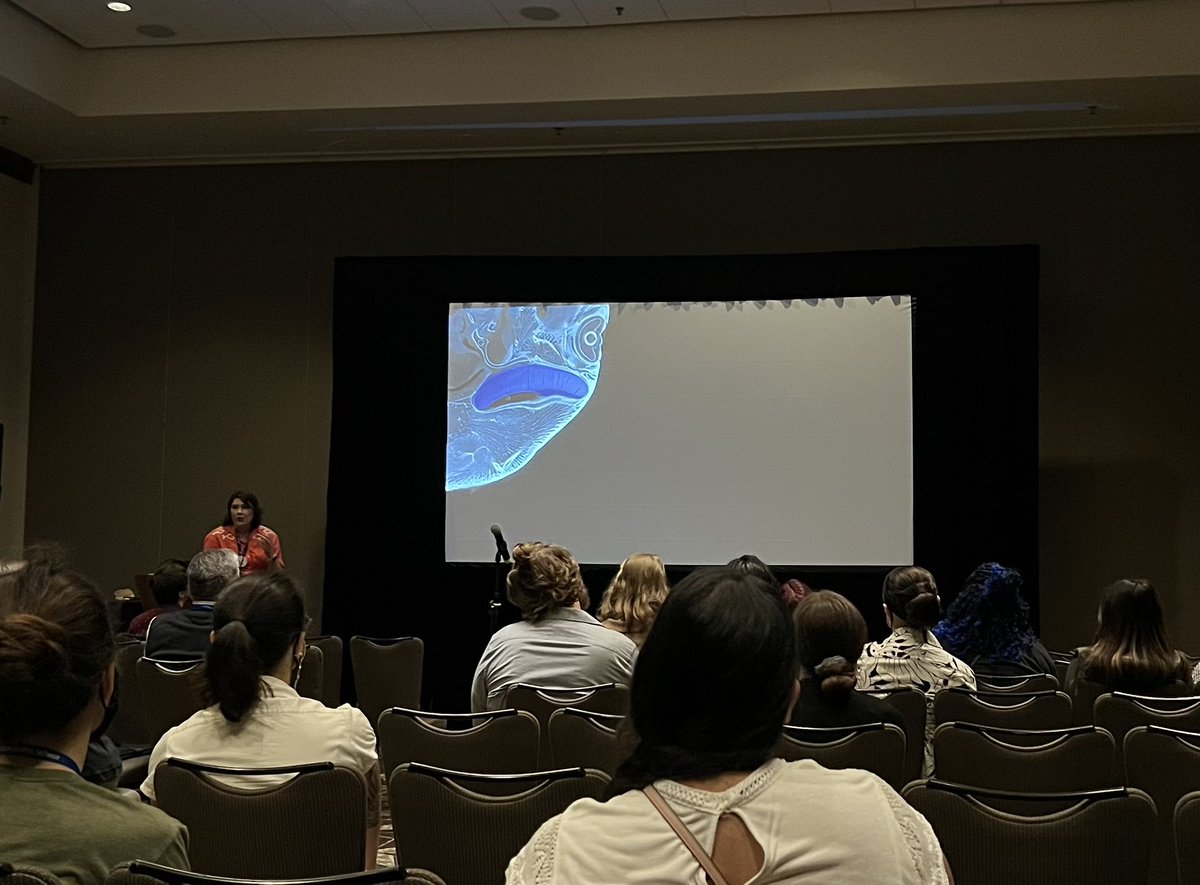 Amazing talk by <a href="/OceanExplauren/">Dr. Lauren Eve Simonitis 🇨🇺🇺🇸</a> at #SICB2023 talking about shark noses!! 🦈👃 Everyone please ask her about forbidden spaghetti 🚫🍝
