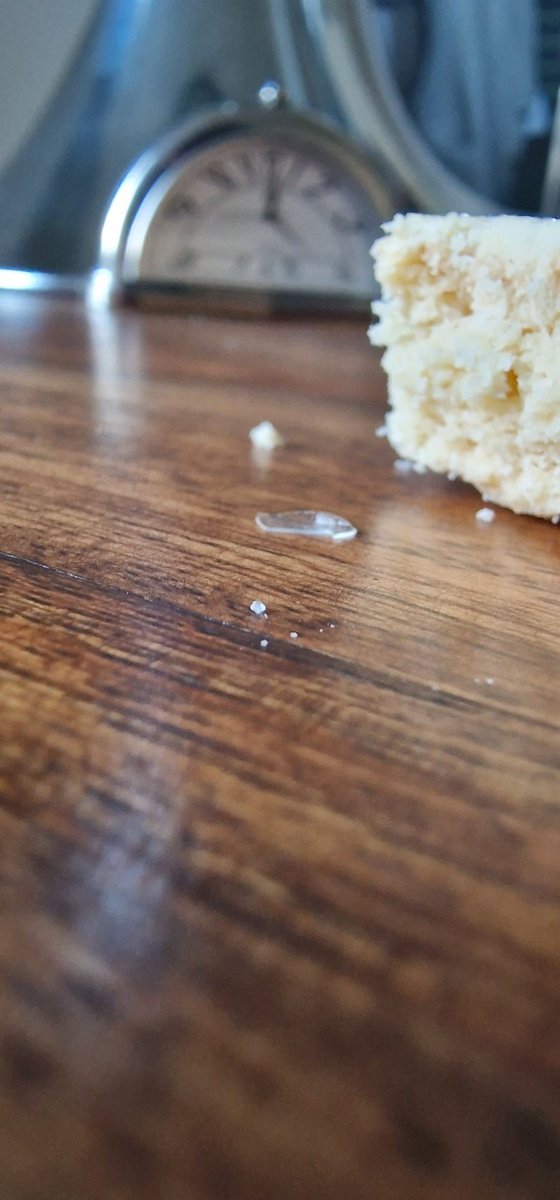 hebush75's tweet photo. @Tesco we are finishing a box of your finest shortbread. My daughter was eating a finger shortbread when something crunched that shouldn't have. There is a small slither of glass like a flat splinter within the biscuit. She removed it but it cut her tongue slightly. Please advise https://t.co/mU3UgvnYHV