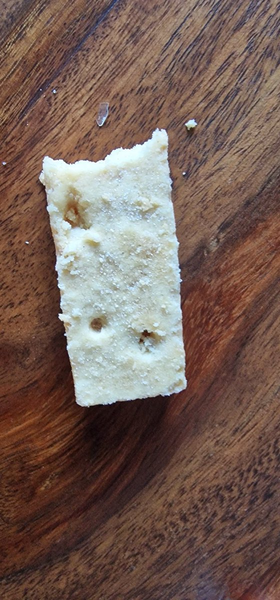 hebush75's tweet photo. @Tesco we are finishing a box of your finest shortbread. My daughter was eating a finger shortbread when something crunched that shouldn't have. There is a small slither of glass like a flat splinter within the biscuit. She removed it but it cut her tongue slightly. Please advise https://t.co/mU3UgvnYHV