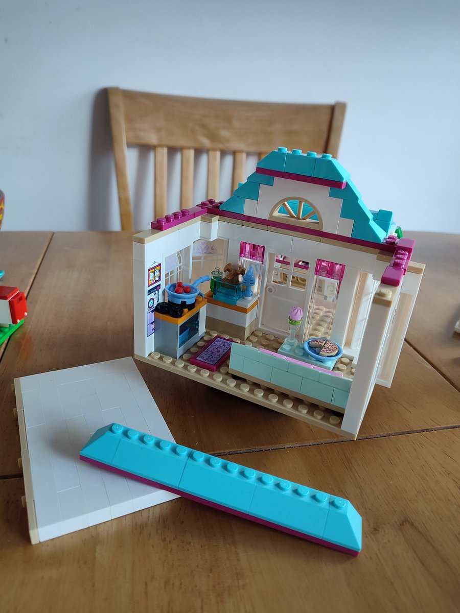CreationsWonkey's tweet photo. #buildlikeamaster Stephanie's house reimagined on wheels! https://t.co/wEgmbHg6y3