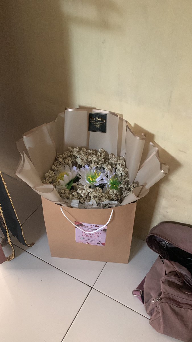 Klo di bilang kangen ya kangen banget lah yakali engga. Kamu kan orang satu satu nya yang aku punya. Aku udah bingung gimna cara buat balikin kepercayaan kamu. Bisa kan suatu saat nanti kita ulang lagi kisah nya ? ❤️