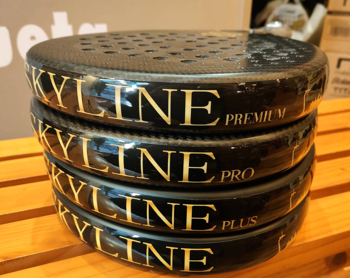 Siempre hay una Padel Barcelona SKYLINE para tí.
#padel #pádel #Padelbarcelona #padelbarcelona #wpt #miraqueta #palascarbono #madeinspain #mejorpaladelmundo