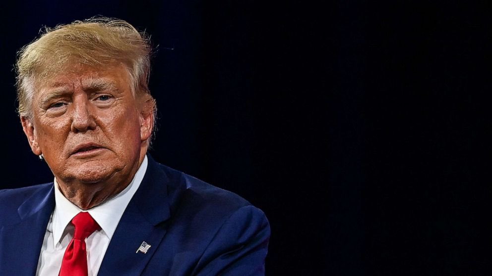 PoliticsVerse_'s tweet photo. BOMBSHELL: 

According to Bloomberg, the DOJ’s criminal probe of Donald Trump is “moving quickly” and the special counsel could file criminal charges against him “in just weeks”. https://t.co/1FH22kF9DL
