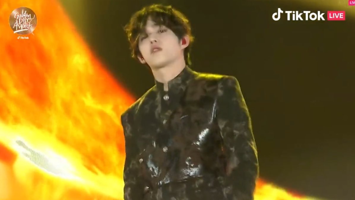 sounds_of_cheol's tweet photo. seungcheol !!! https://t.co/NneUaeneWo