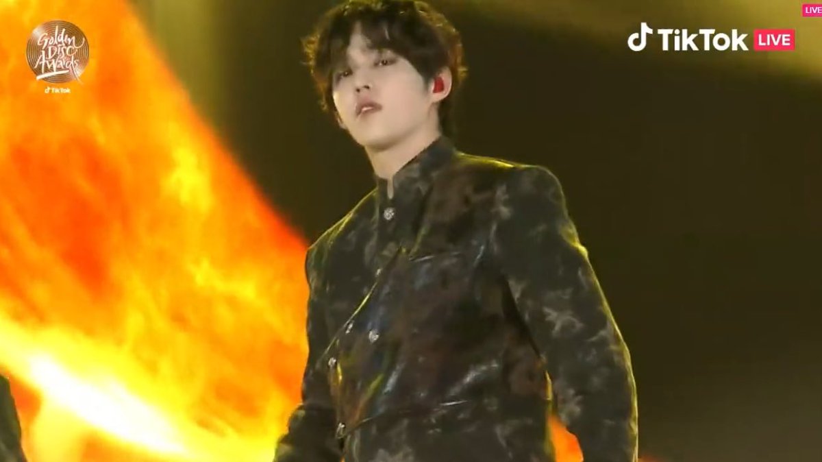 sounds_of_cheol's tweet photo. seungcheol !!! https://t.co/NneUaeneWo
