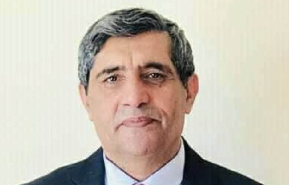 SarwarAhmedzai's tweet photo. په ډېرې خواشینۍ سره خبر شو چې د ملي دفاع وزارت پخوانی مرستیال جنرال غلام سخي احمدزی ومړ. جنرال صیب یو پاک نفسه، مخلص، هېواد او ولس ته یو ژمن جنرال وو. زما نږدې همکار او ماته یې د مشر ورور حیثیت درلوده. فردوس جنت دې ځای وي او کورنۍ ته یې د زړه صبر غواړم. https://t.co/7vThe2F9E9
