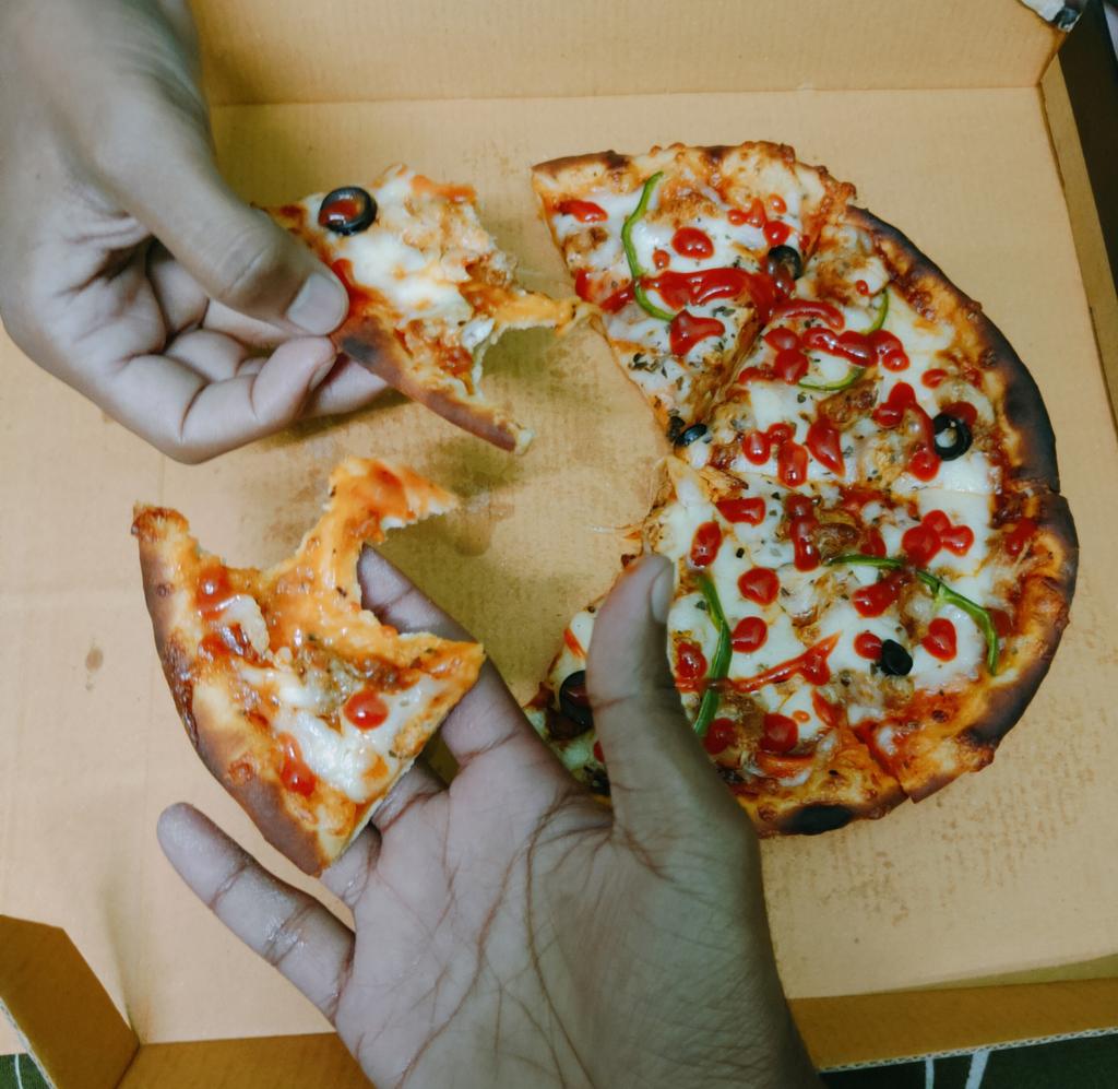 abdurrakib129's tweet photo. My Friend @Shimul bought this pizza for 0.000001π 🤩🤩
Has he gained or lost?🤩
#PiPizza #PiNetwork #piggyvest #pixiv #PiPayment #Picoin https://t.co/QmnEeOoU9j